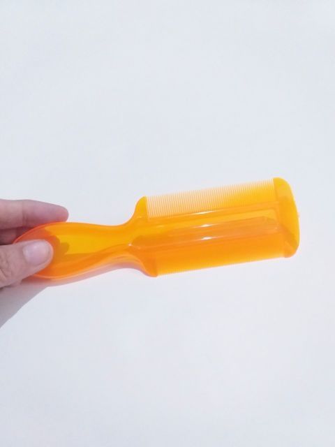 Sỉ 6 lược chải chí,chải gàu nhựa cứng (màu cam)