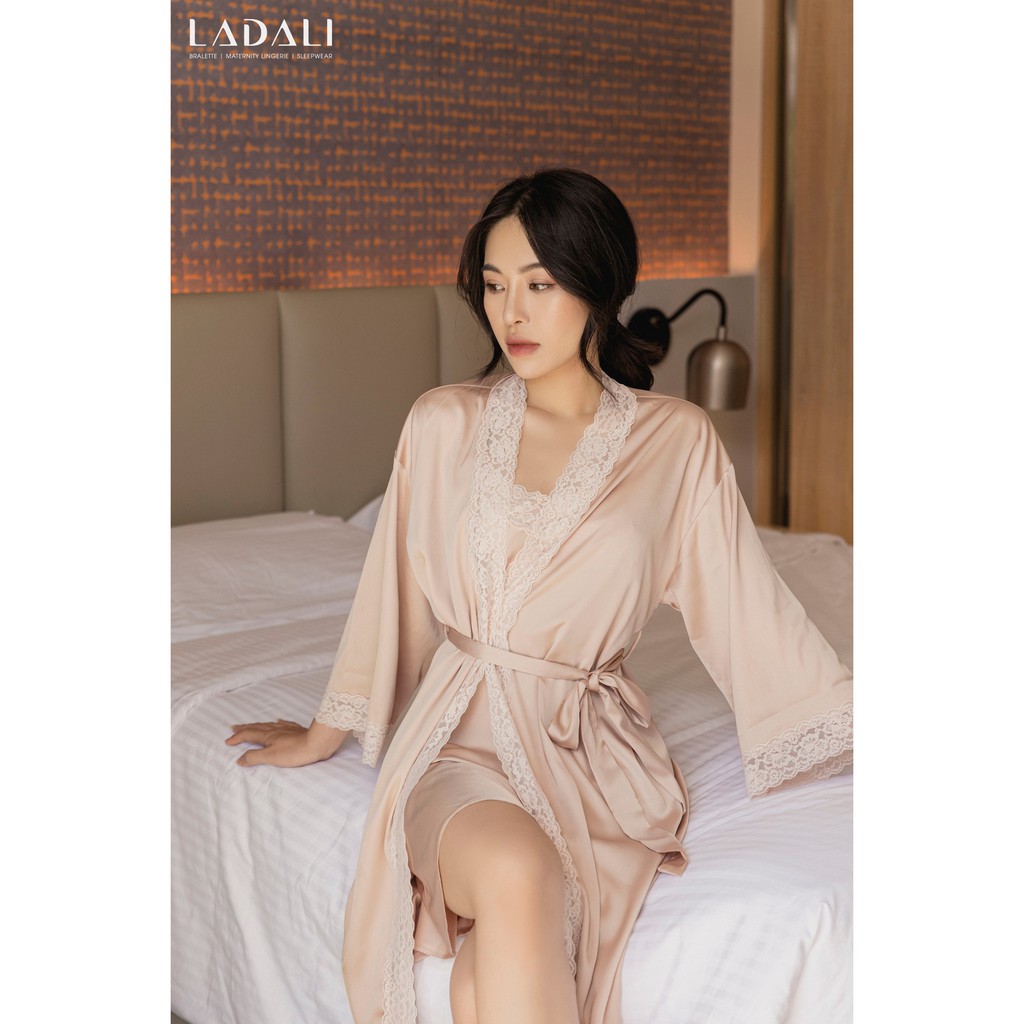 [Mã LT50 giảm 50K đơn 150K] Áo Choàng Ngủ Lụa Satin Cao Cấp Phối Ren Gợi Cảm Màu Da Hàng Thiết Kế Ladali | BigBuy360 - bigbuy360.vn