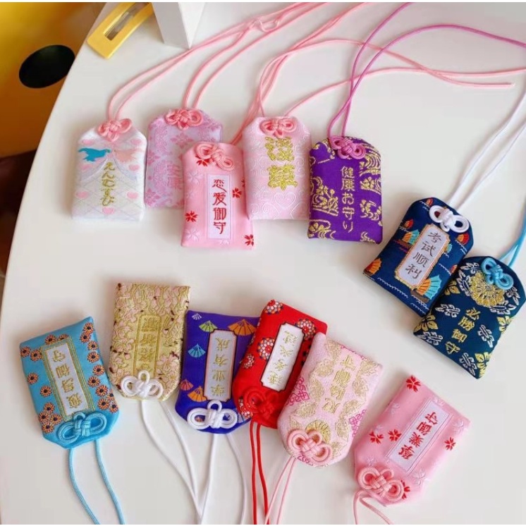 [Hàng sẵn] Túi Phước May Mắn Omamori Bọc Vỏ Silicon tặng Đá Ngũ Sắc - Túi thêu phong cách Nhật Bản