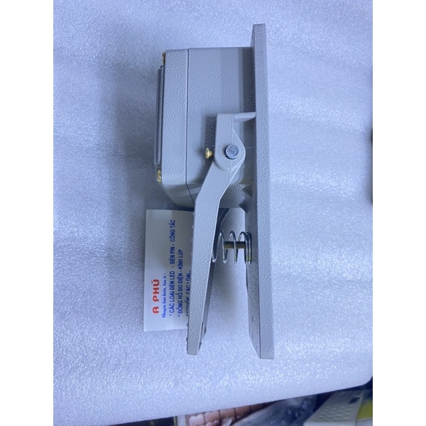 Bàn đạp nhôm LT-3 380/220V 10A