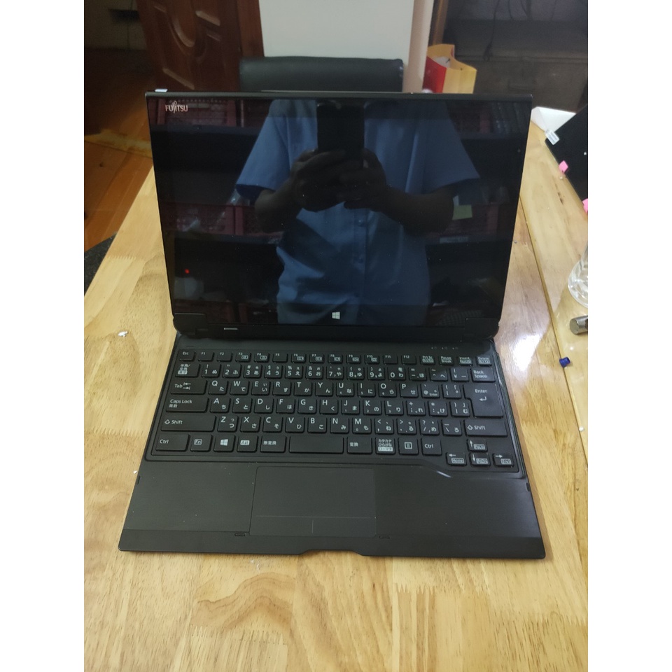 Máy tính xách tay FUJITSU ARROWS Tab Q704 máy tính 2 in 1 Nhật Q704 (i3, i5)đã gồm bút, cáp sạc xịn, đế dựng