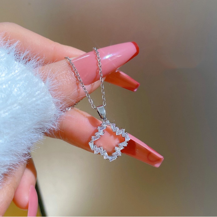 Dây Chuyền Titan Cỏ 4 Lá Đính Đá Nhân Tạo Sang Trọng TT 4177