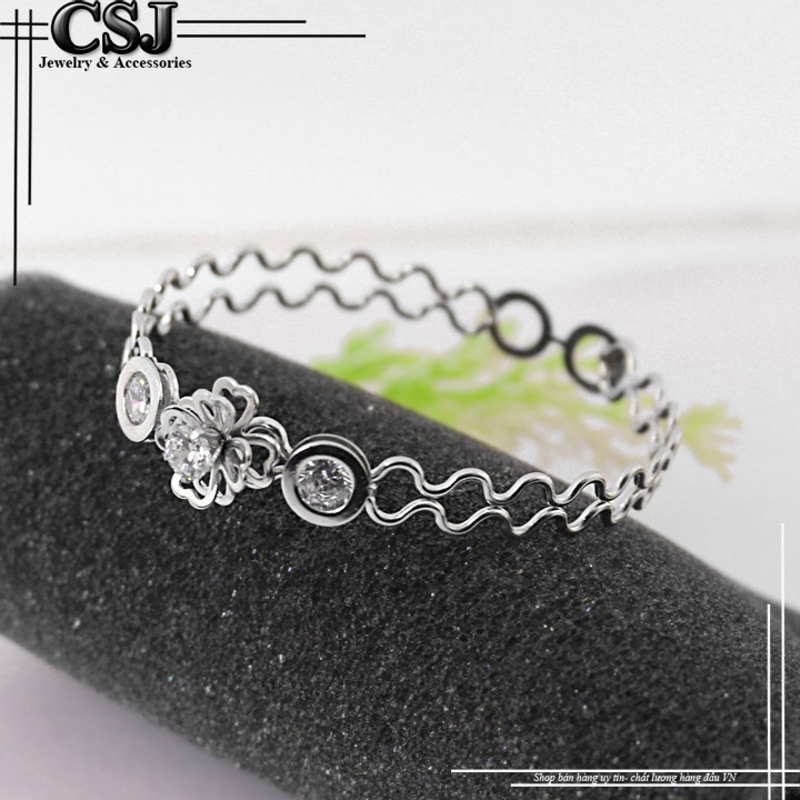 Vòng tay nữ gợn sóng cỏ 4 lá đính đá xinh