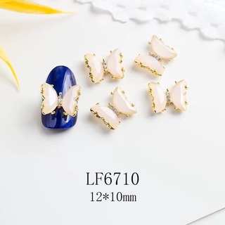Cham b ướm ngọc gắn móng nail