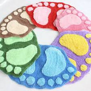 Thảm lót sàn chùi chân hình chân gấu kích thước 60cm x 40cm.