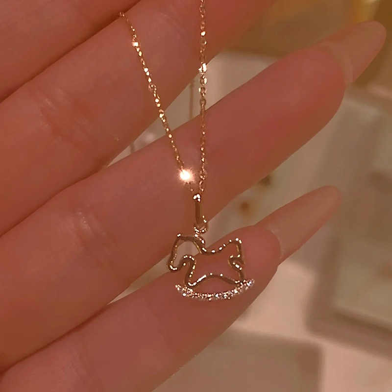 Phụ nữ dễ thương sáng tạo vòng cổ ngựa gỗ nhỏ thời trang Hàn Quốc khí chất vòng cổ của phụ nữ