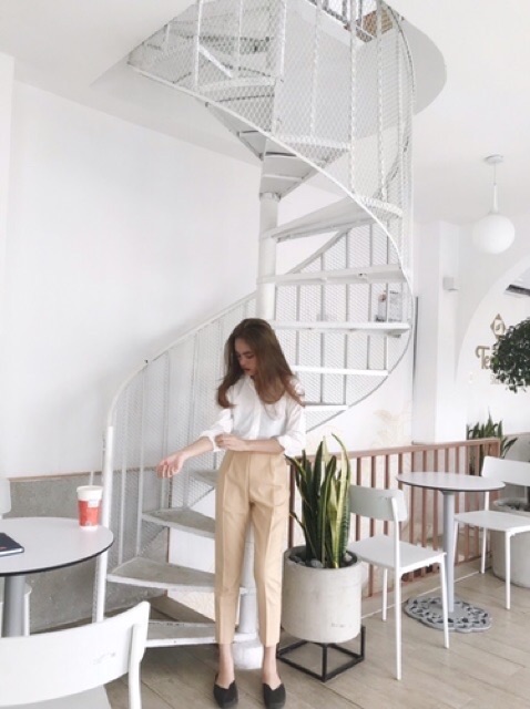 Baggy lửng màu nâu và kem