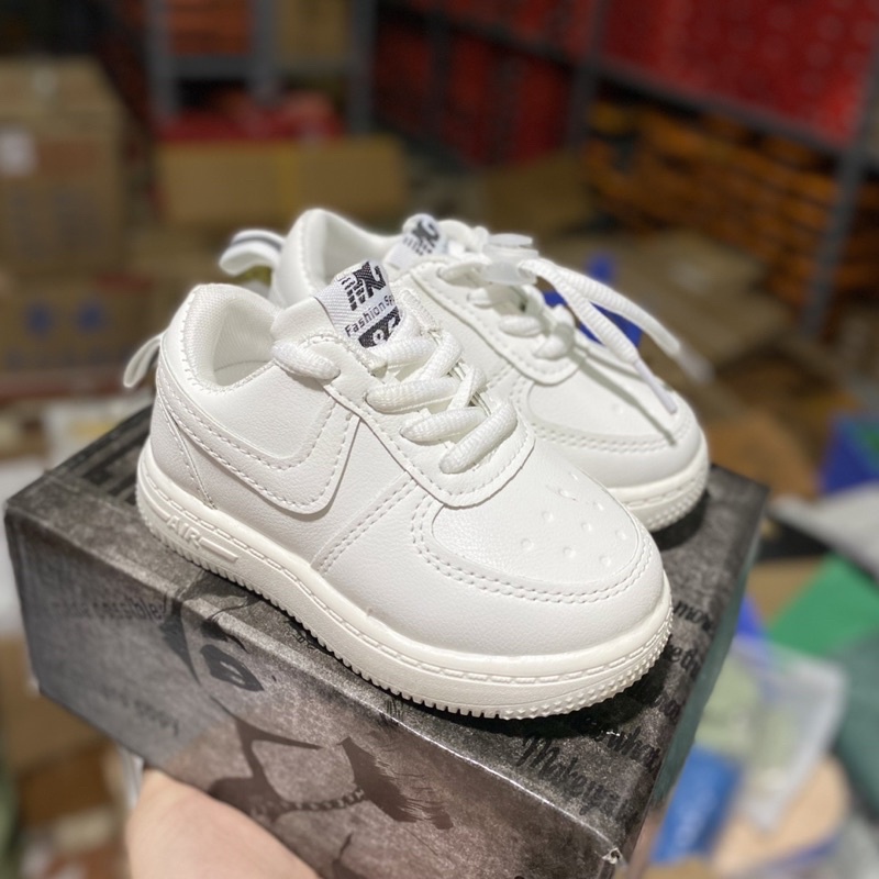 GIÀY THỂ THAO BÉ TRAI, GÁI SIÊU NHẸ