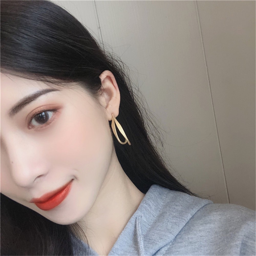 Đôi Khuyên Tai Nữ Hình Chữ C Xinh Xắn