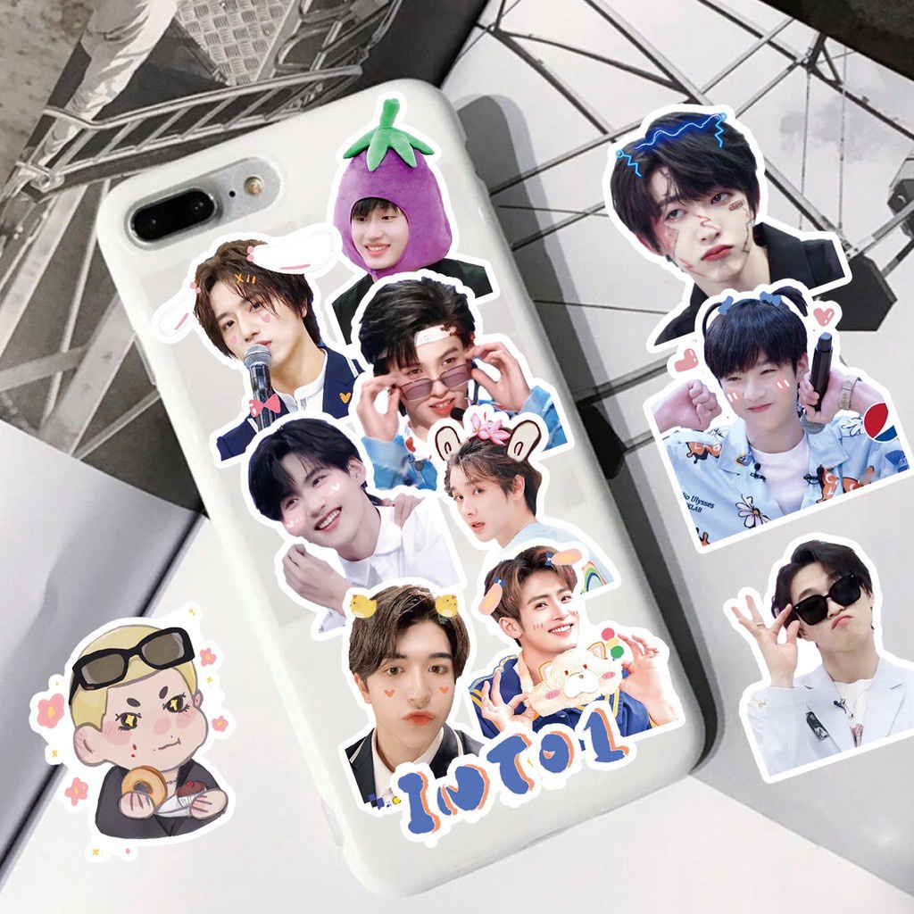 Miếng dán trang trí hình SANTA ZHOUKEYU Mika Liu Yu AK Lin Mo INTO1