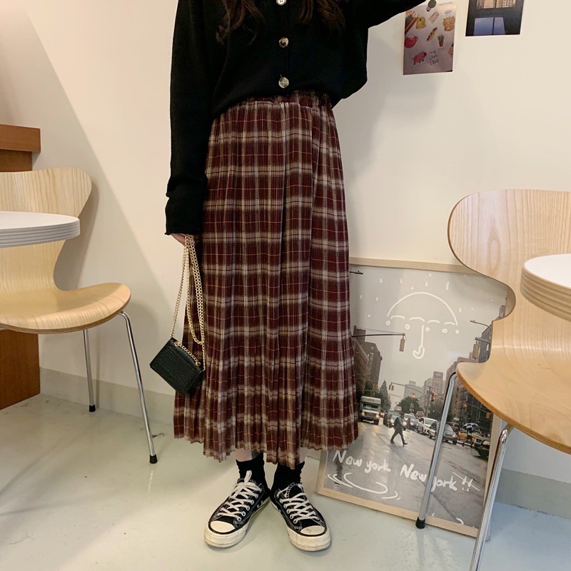 (Sẵn) Chân váy caro xếp li dáng dài midi cạp chun co giãn màu đỏ tím | BigBuy360 - bigbuy360.vn