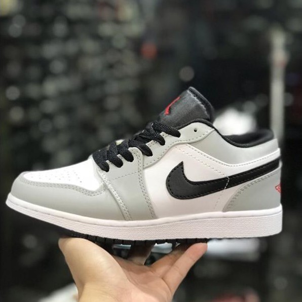 Giày Air Jordan Xám Chỉ Đỏ, Giày thể thao JD1 Low Smoke Grey nam nữ full box bill