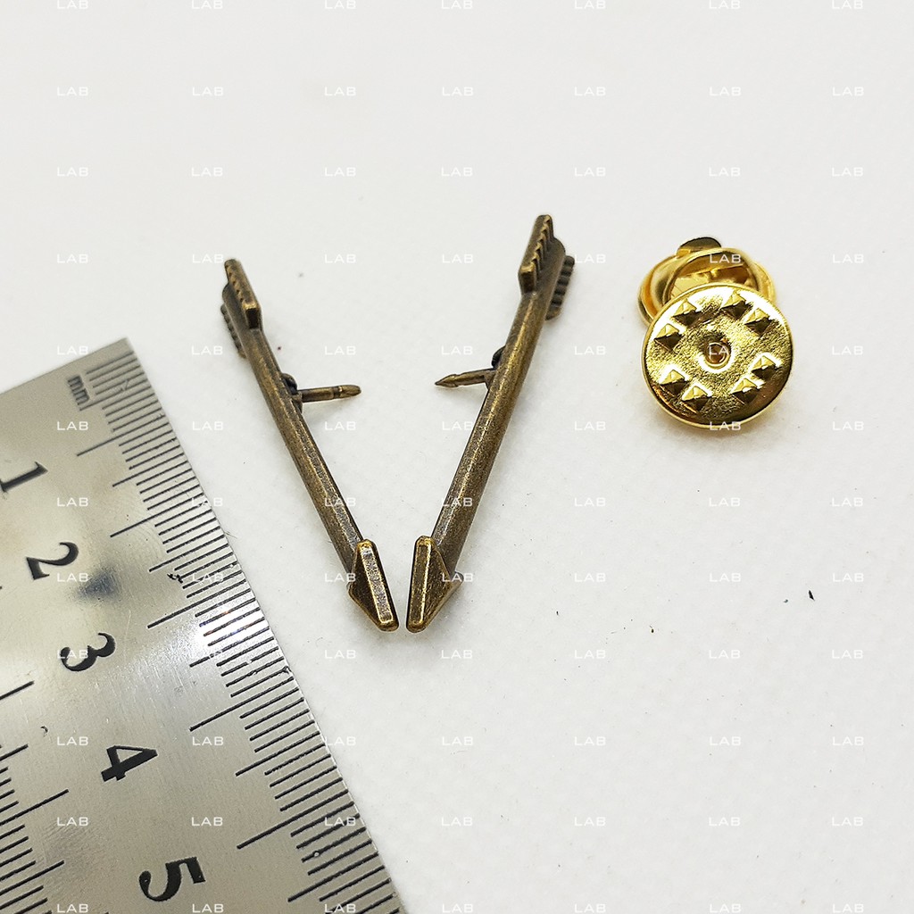 Pin cài áo - Arrow (chiếc - kèm đế) #0209