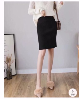 Chân váy len gân dọc dáng ngắn