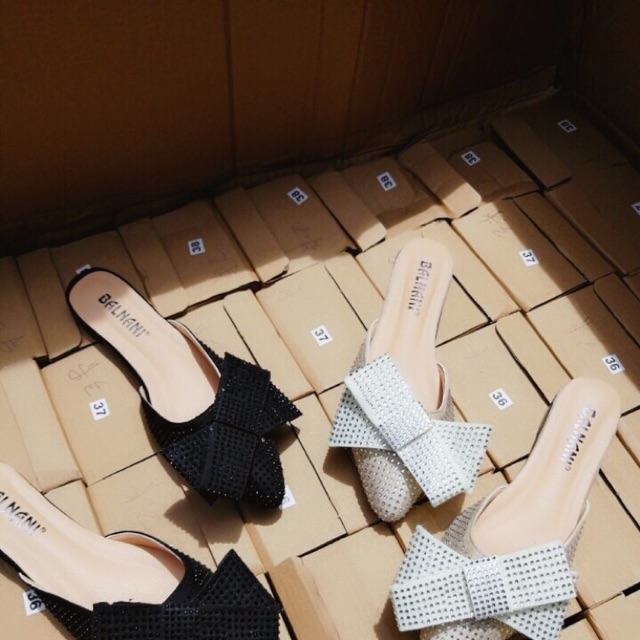 Sục nơ đính đá