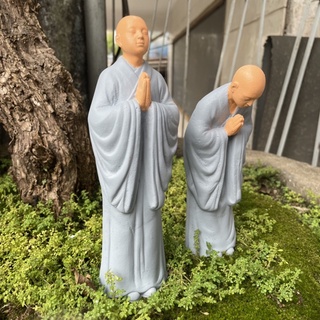 Tăng nhân bái phật trang trí hòn non bộ tiểu cảnh