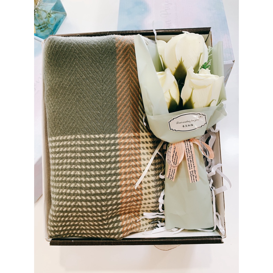 Hộp quà tặng sinh nhật gồm khăn và hoa sáp cao cấp, quà tặng cho bạn trai, bạn gái