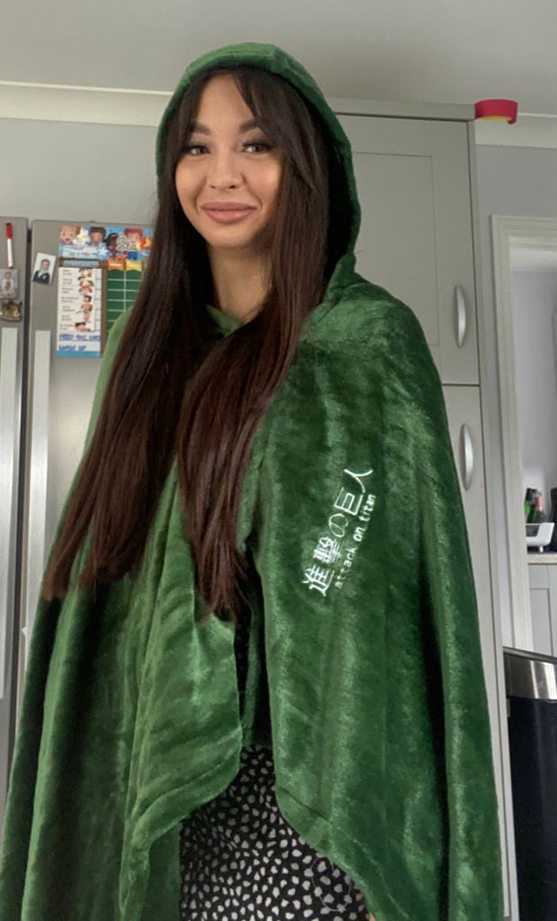 Chăn họa tiết Attack on titan cho người lớn