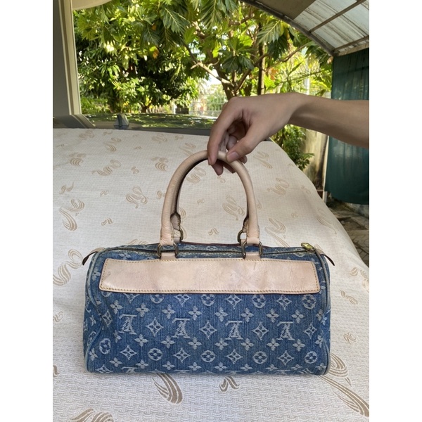 Túi chuẩn si. Túi qua sử dụng. Khách vui lòng xem hình nếu muốn biết thêm thông tin sản phẩm mời khách vô chat . Thanks.