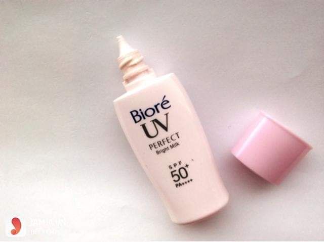 KEM CHỐNG NẮNG BIORE UV BRIGHT MILK MÀU HỒNG CỦA NHẬT BẢN