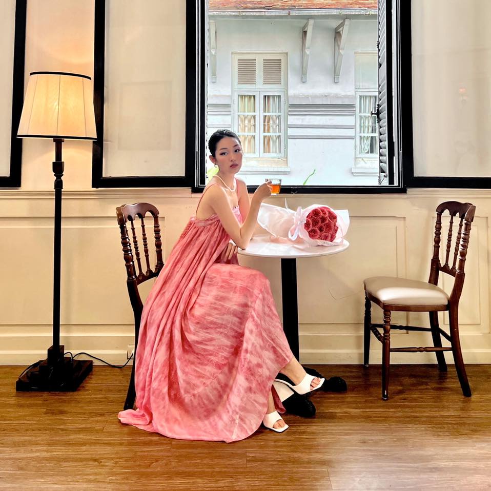 ONONMADE Đầm Maxi voan bông màu hồng Pink Feroia Midi Dress [Không kèm khăn quấn]