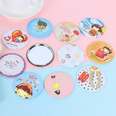 Gương Cầm Tay Mini Phong Cách Hàn Quốc (Giao Ngẫu Nhiên)