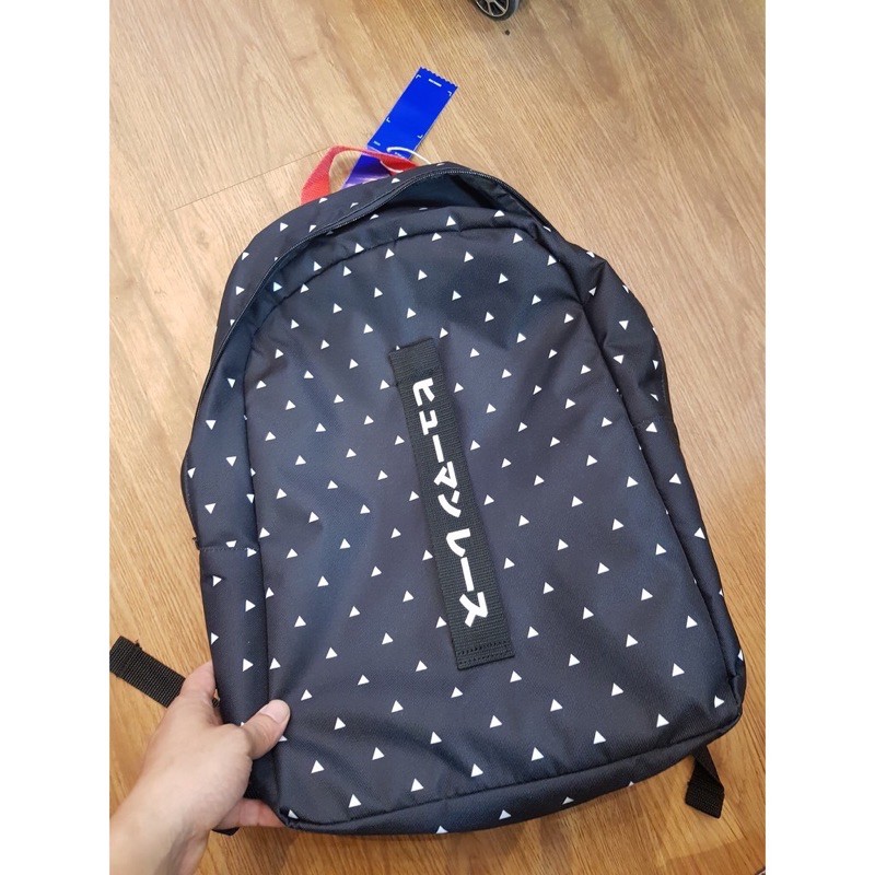 Balo Adidas logo lạ