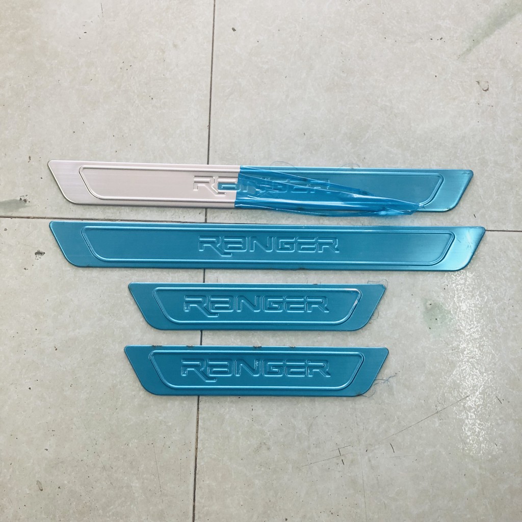BỘ 8 ốp bậc trong ngoài Ford Ranger -mẫu Inox