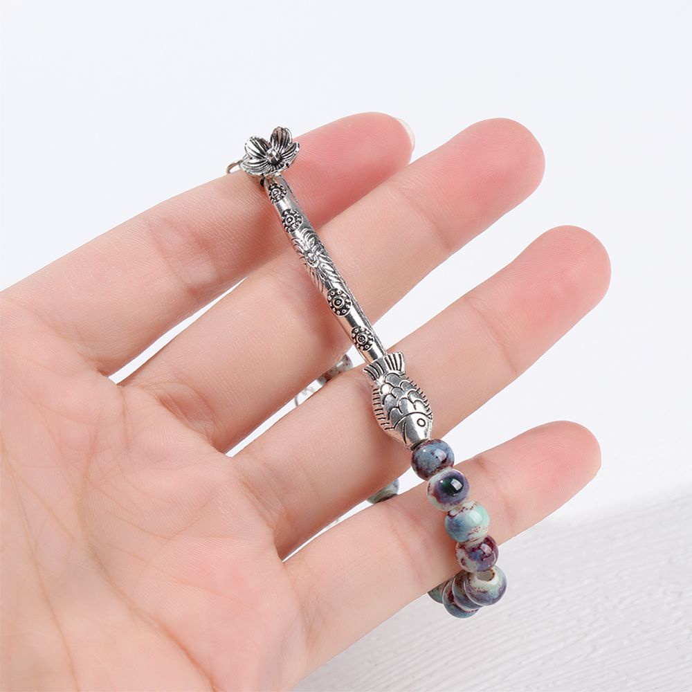 Vòng tay đính hạt phong cách dân tộc mới phổ biến cho nữ