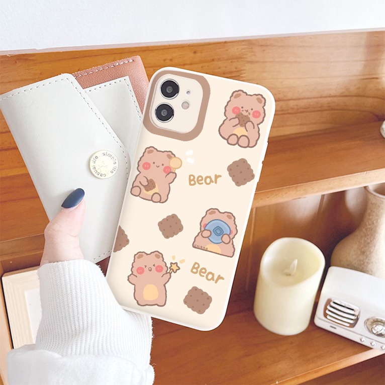 Ốp iphone - Ốp lưng iphone cạnh vuông viền camera gấu cầm bánh dành cho ip 6 đến 13promax - nn074