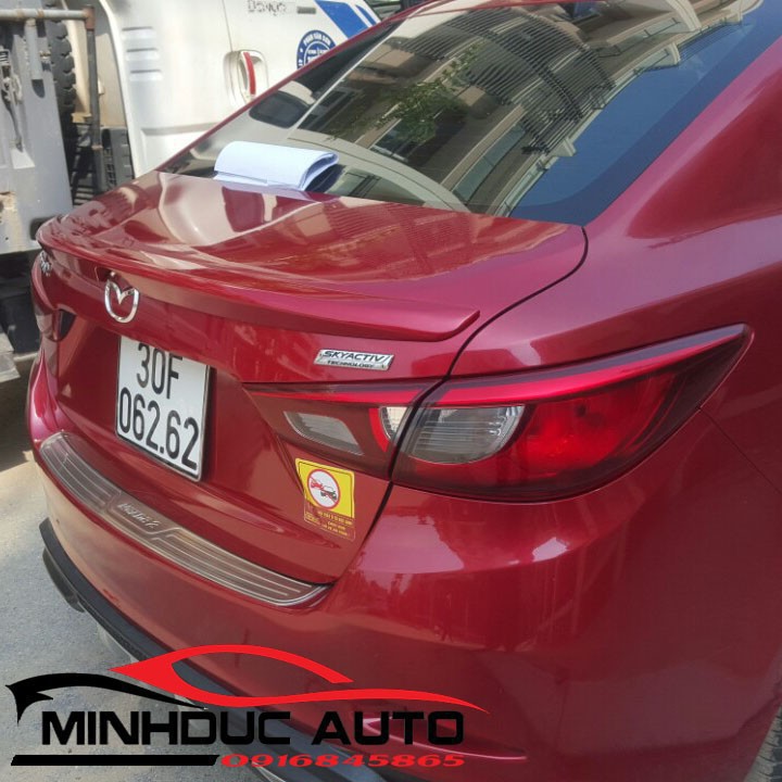 ĐUÔI GIÓ MAZDA 2, Loại Liền cốp