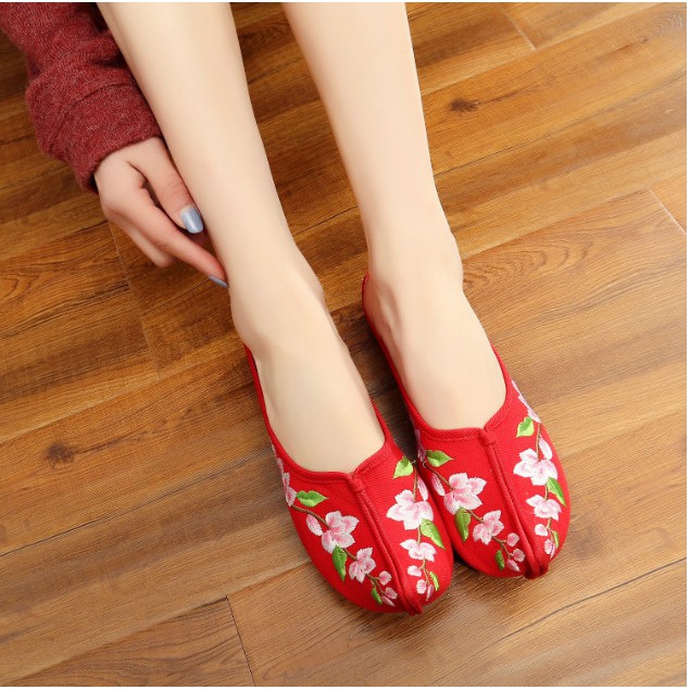 Dép Thêu Hoa Lá Cành mũi Nhọn rất đẹp