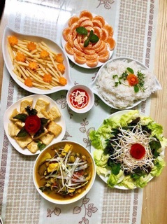 Đĩa bày thức ăn dáng lá