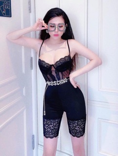 Thắt lưng Moschino đính đá