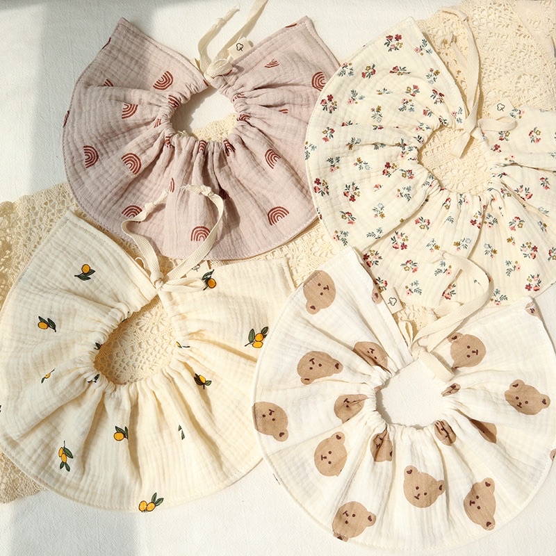 Yếm cổ tròn vải xô muslin có nấc chỉnh dành cho bé từ sơ sinh đến lớn Dollar Minho