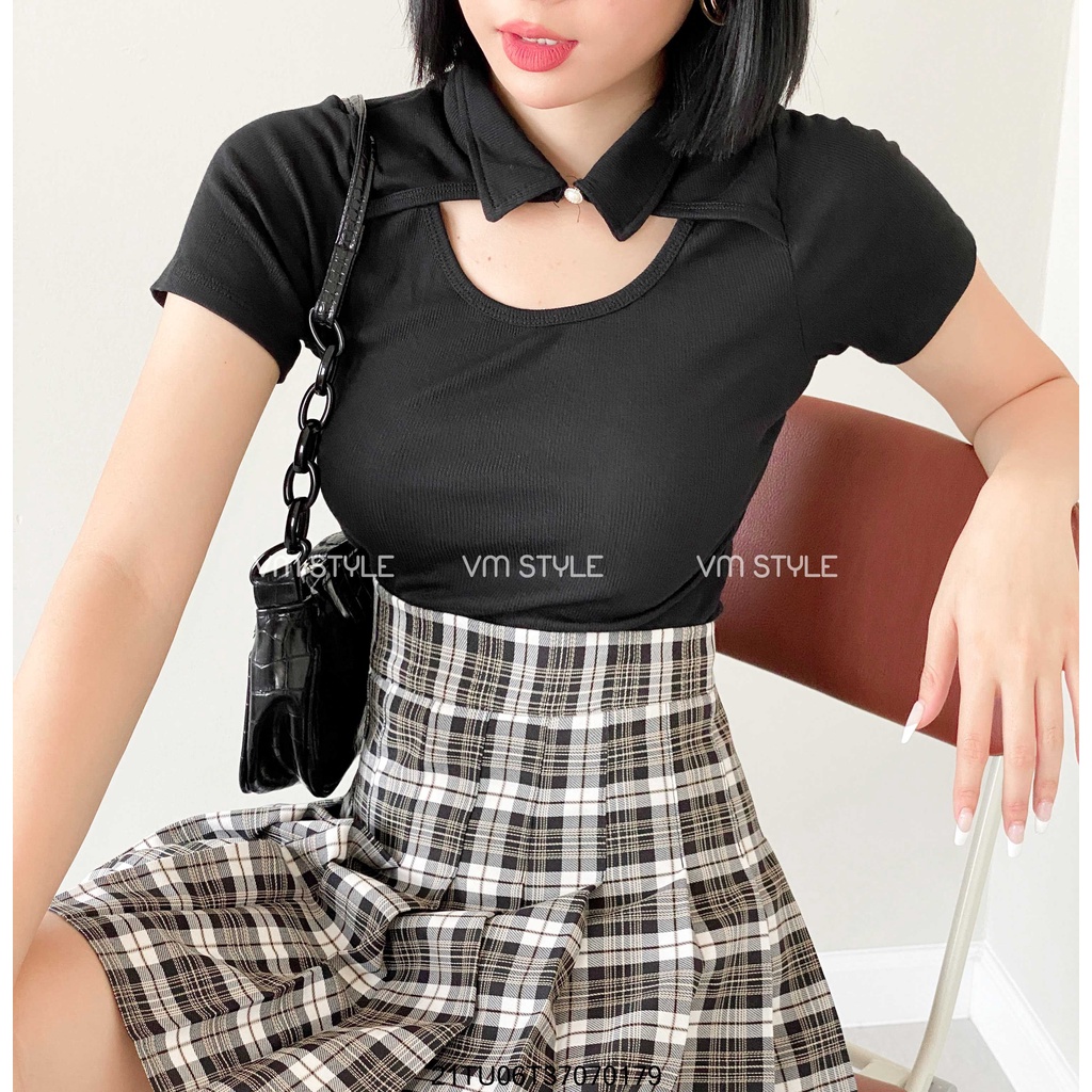 [Mã FAMARAL2 giảm 10K đơn 50K] Áo thun tay ngắn VM STYLE cổ bẻ đính ngọc hở ngực ulzzang thời trang nữ 21TU06T370701