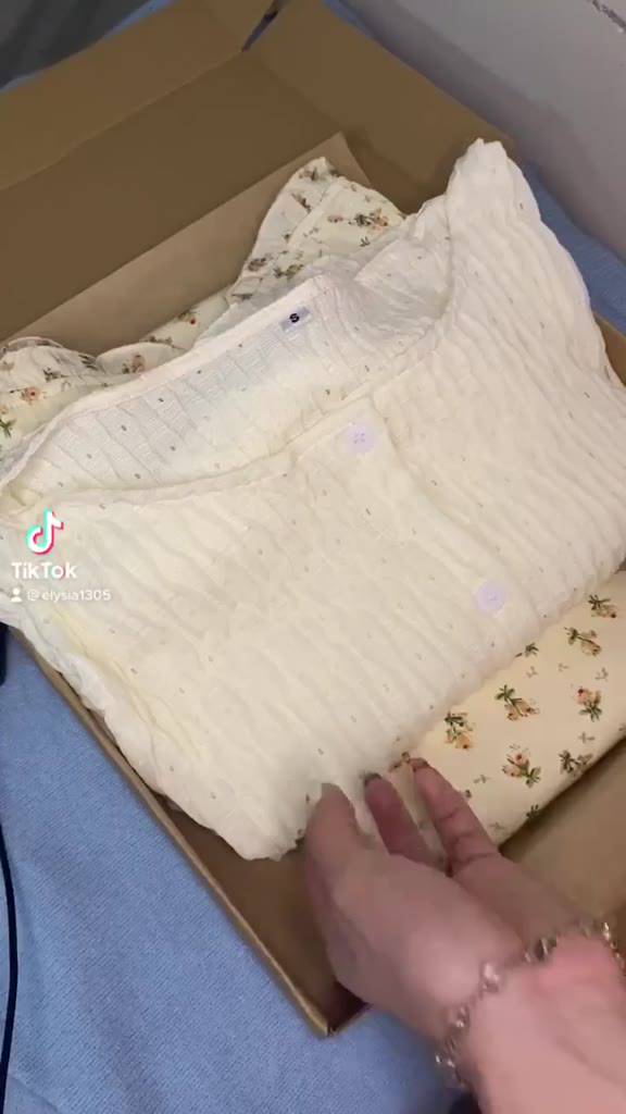 [ 𝐅𝐑𝐄𝐄 𝐒𝐇𝐈𝐏 ]  Váy Hai Dây Hoa Nhí/ Áo Khoác Cardigan Mỏng Phong Cách Hàn Quốc ( Có đệm ngực + hàng 2 lớp ạ ) | BigBuy360 - bigbuy360.vn