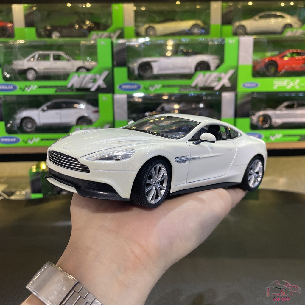 Mô hình xe trưng bày Aston Martin Vanquish tỉ lệ 1:24 Welly màu trắng