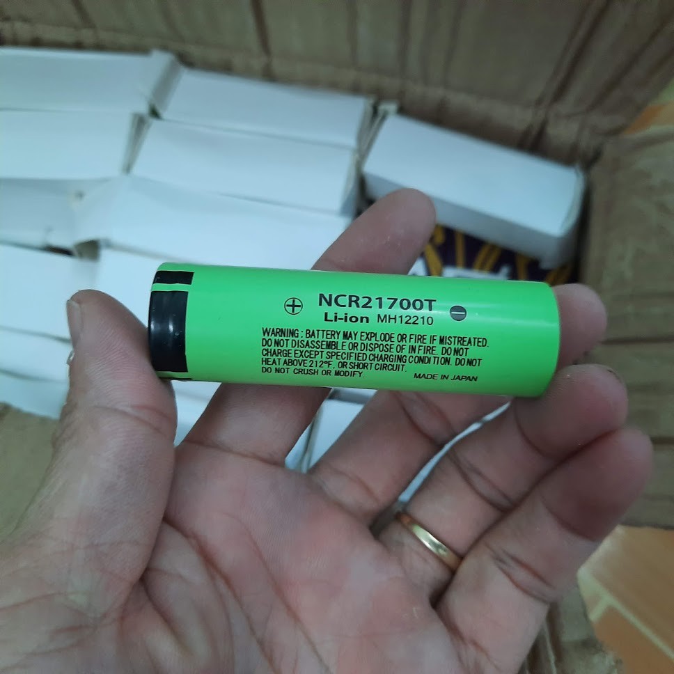 Pin sạc panasonic 21700 3.7v dung lượng 4800mah pin có 2 đầu phẳng NCR21700T