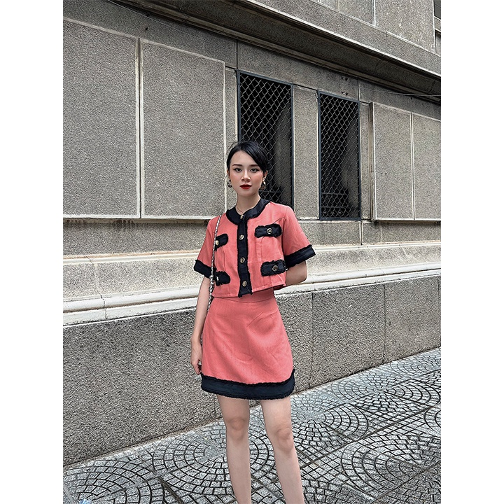 Set Áo Croptop Phối Nút Và Chân Váy Ngắn Phối Viền Đen _ Ảnh Chụp Thật