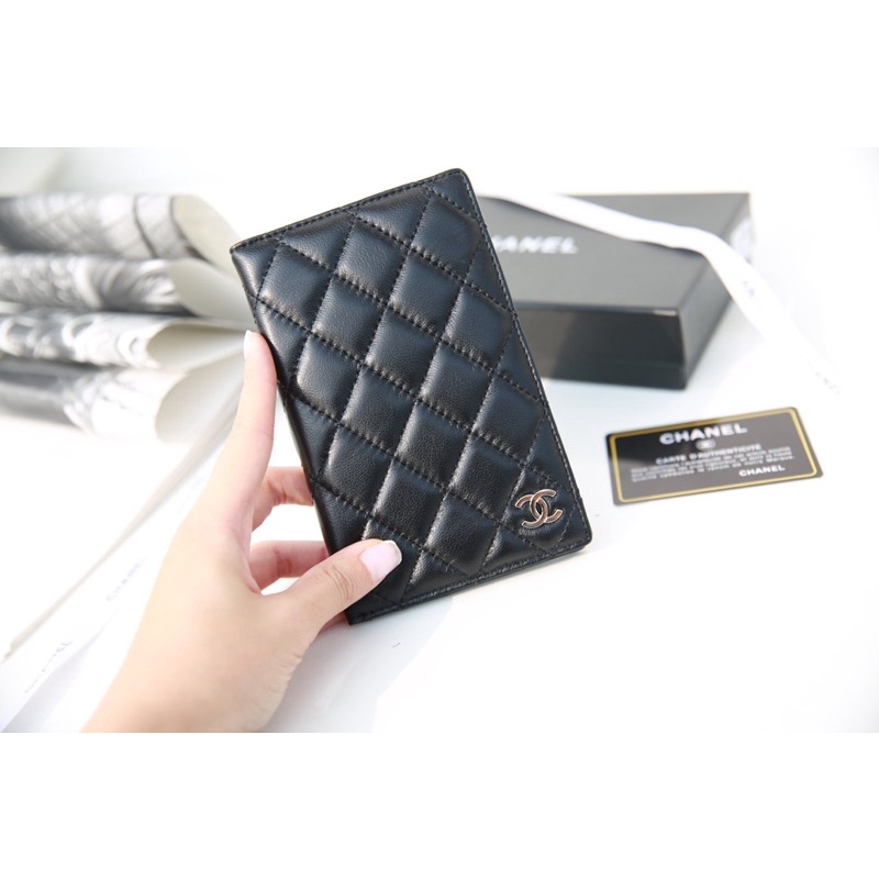 CASE HỘ CHIẾU CHA NEO DA THẬT