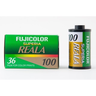 Film màu Fuji Reala 100 (outdate)