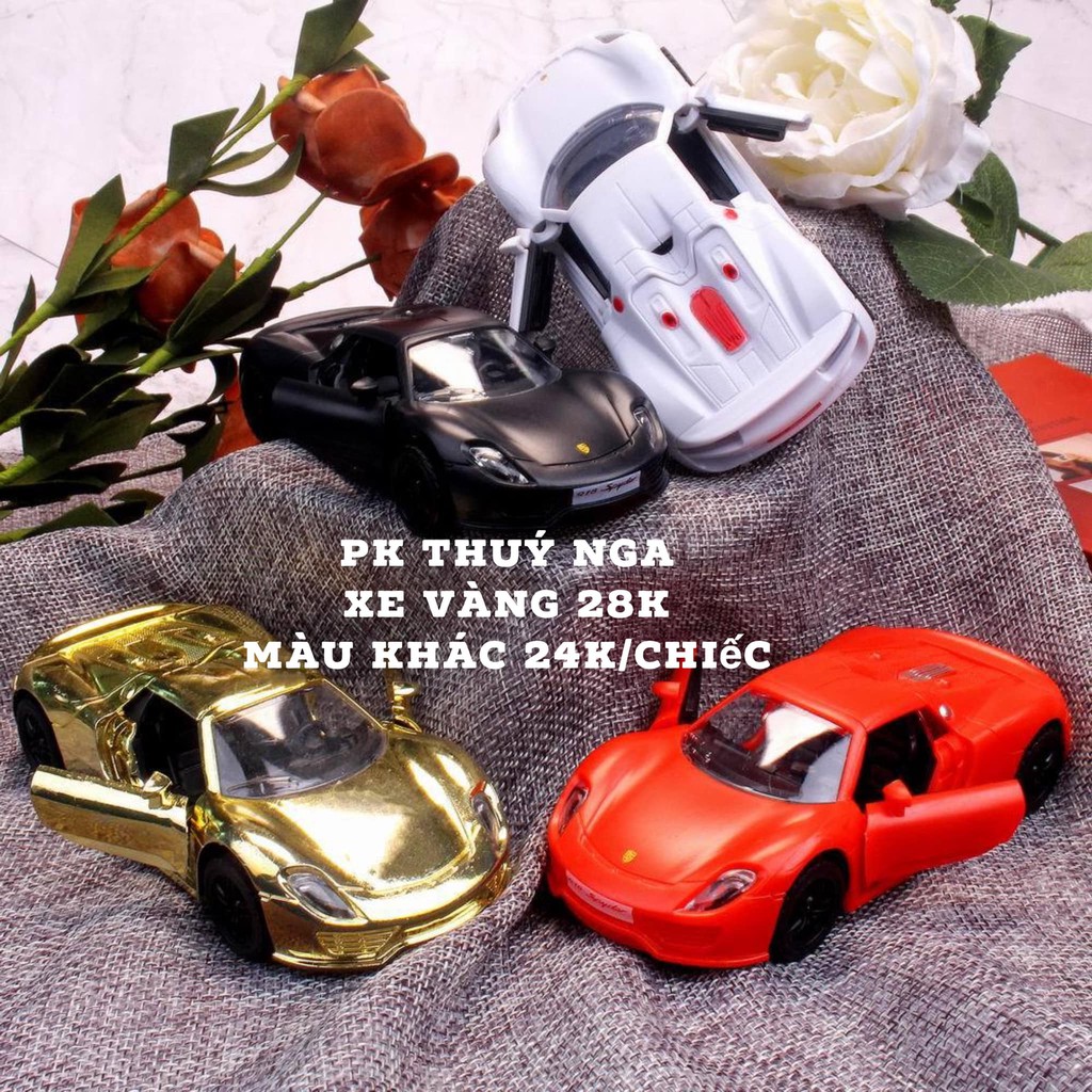 Xe Porsche nhựa trang trí bánh kem