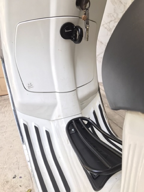 Móc treo đồ cho xe Vespa