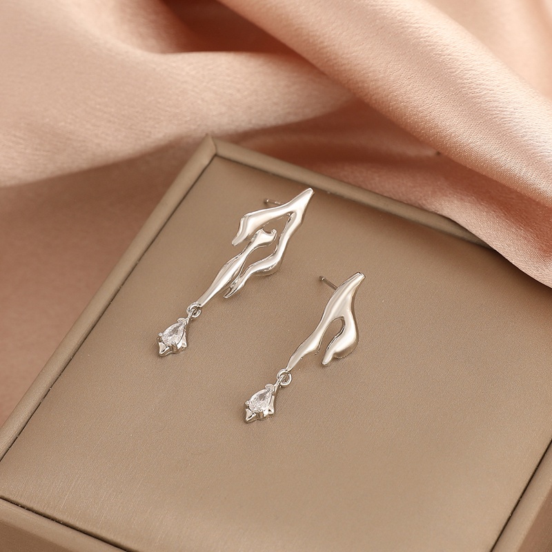 Thời trang INS Bông tai bất đối xứng của Nữ Zircon Lava Hình dạng giọt nước Màu bạc