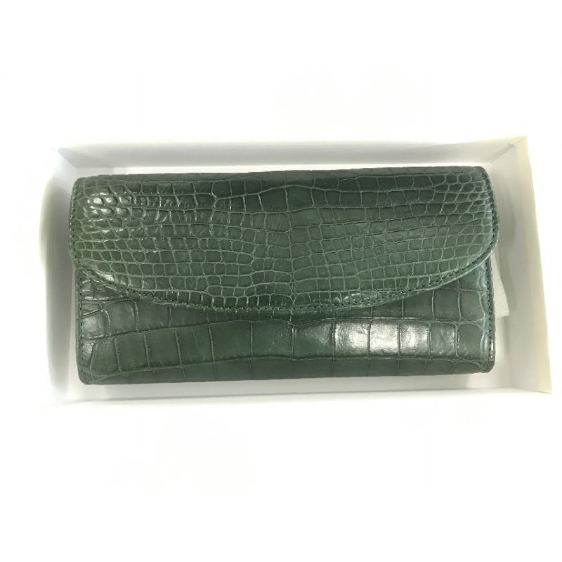 Ví nữ da cá sấu form dài màu xanh lá cây