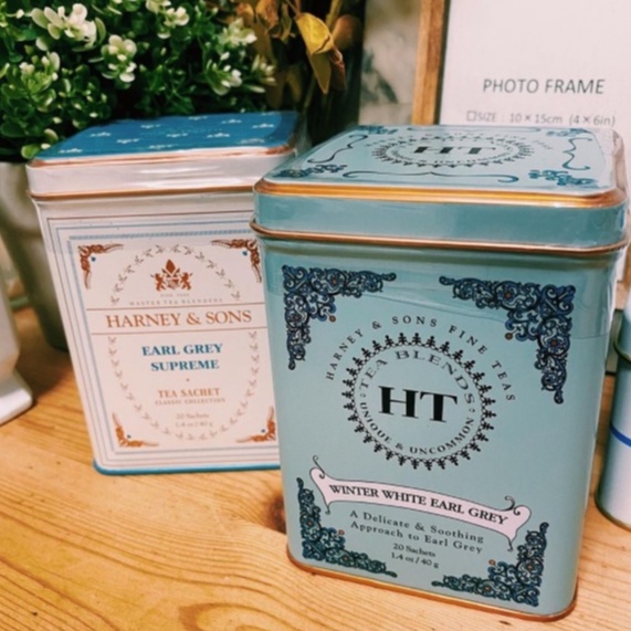 Trà bá tước trắng Winter White Harney and Sons hộp thiếc date 2024