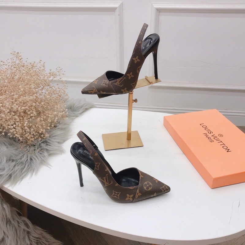 Sandal khoét eo dáng gót đũa 11f về lại sll rồi đây ạ ✔Sz 35-39  ✔Full box, bill túi Giá 530