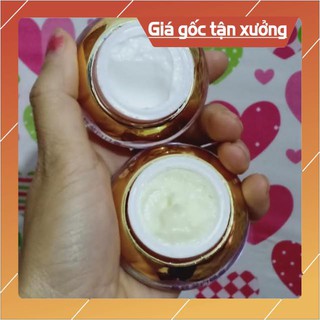 Bộ đôi mỹ phẩm hoàng cung