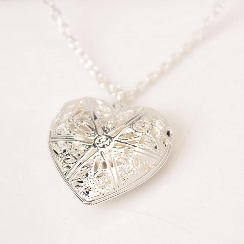 phụ kiện thời trang Heart Shaped Love Necklace Can be put in Small Photos dây chuyền